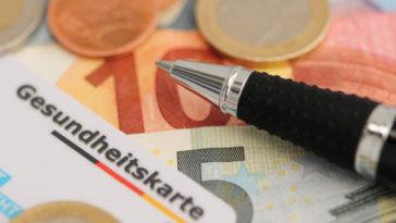 Lauterbach anuncia subidas de precios del seguro médico alemán para 2024
