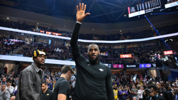 Los Cavaliers honran a LeBron James de los Lakers con un video homenaje de todos sus hitos anotadores