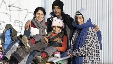 Entre las víctimas se encontraban cuatro miembros de una familia iraquí: Hasti Hussein, de siete años, su hermano Mubin, de 16, su hermana Hadiya, de 22, y su madre Kazhal, de 46. En la foto: (de izquierda a derecha): Hadya, Mubin, Hasti y Kazhal
