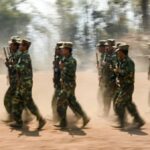 Los rebeldes de Myanmar dicen que decenas de fuerzas de la junta se rinden y son capturadas