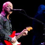 Mark Knopfler de Dire Straits subastará 120 de sus guitarras el próximo año