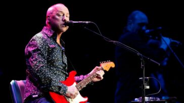 Mark Knopfler de Dire Straits subastará 120 de sus guitarras el próximo año