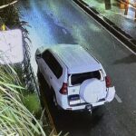 Un Toyota Prado LandCruiser (arriba) reportado como robado en Sunshine Coast fue perseguido por la policía en Sydney después de chocar contra 30 autos.