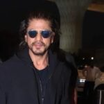 Shah Rukh Khan espera pacientemente el control de seguridad en el aeropuerto de Mumbai, el video se vuelve viral.  Mirar