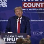 Trump abordó las afirmaciones en un mitin de campaña en Fort Dodge, Iowa, el sábado.