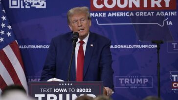 Trump abordó las afirmaciones en un mitin de campaña en Fort Dodge, Iowa, el sábado.