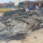 VÍDEO : MIRAR: Barcos pesqueros arden después de un ataque en una playa central de Gaza