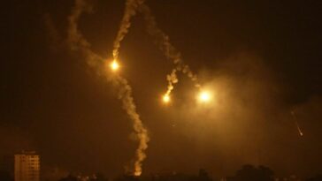 VIDEO : MIRAR: Enormes bolas de fuego estallan en el norte de Gaza, vistas desde Sderot en Israel