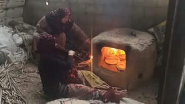 VIDEO : MIRAR: Los palestinos dependen de los tradicionales hornos de barro para cocinar