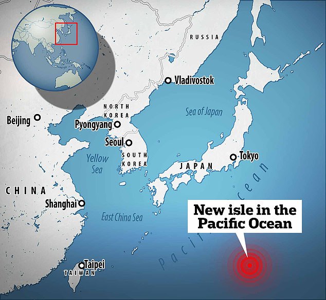 Ubicada a 750 millas al sur de Tokio, la nueva isla está frente a la costa de Iwo Jima, lugar de una de las batallas más sangrientas de la Segunda Guerra Mundial.
