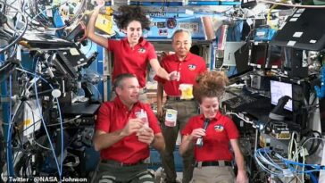 En un vídeo publicado por el Centro Espacial Johnson de la NASA, los astronautas de la NASA Jasmin Moghbeli y Loral O'Hara hablaron junto a Andreas Mogensen de la Agencia Espacial Europea y Satoshi Furukawa de la Agencia de Exploración Aeroespacial de Japón.