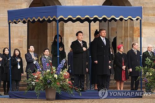 (2nd LD) Yoon says S. Korea, Netherlands will form &apos;semiconductor alliance&apos;