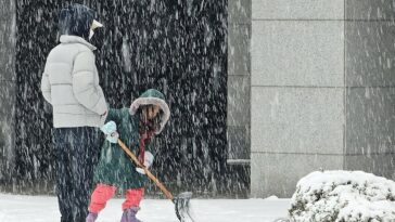 (2nd LD) Seoul sees heaviest December snowfall in over 40 years; more snow expected over weekend