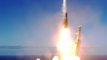 (4th LD) S. Korea successfully launches 1st spy satellite into orbit