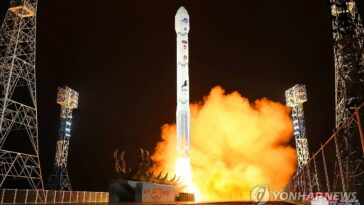 (LEAD) S. Korea imposes sanctions on 11 N. Korean individuals after spy satellite launch
