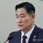 (LEAD) Defense chief says N. Korea&apos;s light-water reactor likely to be in full operation next summer