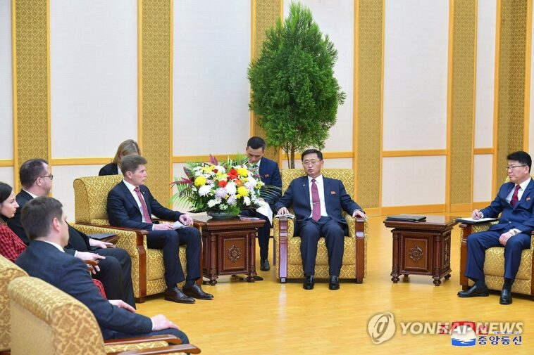 (LEAD) N. Korea&apos;s premier holds talks with visiting Russian governor