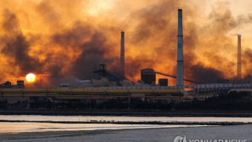 (LEAD) Fire at POSCO&apos;s Pohang Steelworks put out; facilities partially suspended
