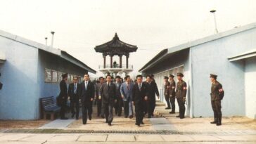 (LEAD) Dossier shows N. Korea using peace as tactic in inter-Korean ties in late 70s, early 80s