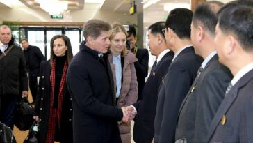 (LEAD) Russian regional delegation visits N. Korea
