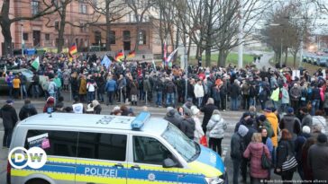 Alemania: Grupo de extrema derecha se manifiesta contra el plan de alojamiento para refugiados