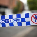 Dos estudiantes de la escuela secundaria Carine Senior High School, al norte de Perth, fueron trasladados de urgencia al hospital después de que uno de ellos se apuñalara a sí misma y a otro estudiante.