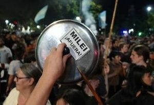 Argentina: Amplio repudio al Decreto de Urgencia de Milei