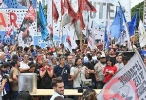 Argentinos irán a huelga general contra las reformas de Milei