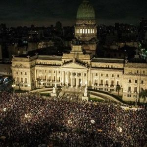 Argentinos rechazan la desregulación económica del presidente Milei