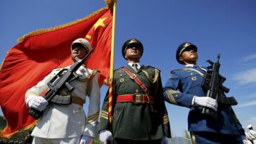 China nombra al ex jefe de la Armada Dong Jun como nuevo ministro de Defensa