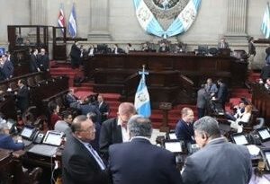 Congreso guatemalteco retira inmunidad a 4 jueces electorales