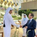 Cop28: Por primera vez, el emir de Qatar estrecha la mano del presidente israelí