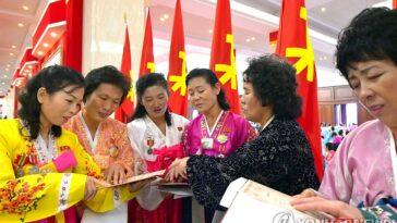 N. Korea doles out gifts to participants in mothers&apos; conference