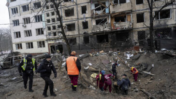 Decenas de heridos en ataques rusos contra Kiev y Odesa mientras Ucrania busca más ayuda de Europa