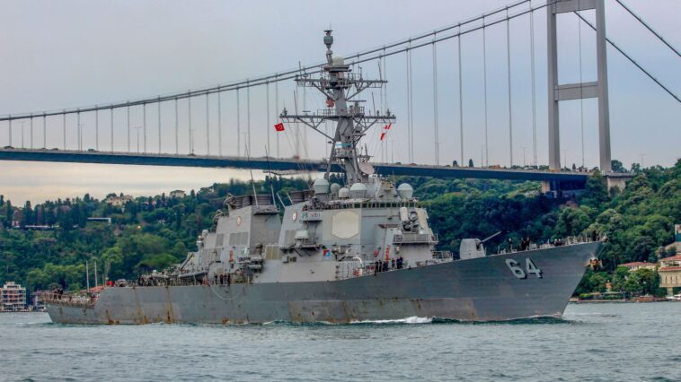 El Pentágono informa que buques de guerra y comerciales estadounidenses se topan con drones hutíes en el Mar Rojo