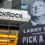El director ejecutivo de BlackRock, Larry Fink, acusa a DeSantis y Ramaswamy de ataques deliberadamente falsos