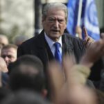 El ex primer ministro de Albania está bajo arresto domiciliario