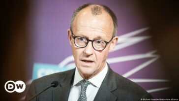 El jefe de la oposición alemana, Merz, elogia el acuerdo migratorio de la UE en París