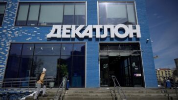 El minorista francés Decathlon sigue vendiendo en Rusia a pesar de la retirada oficial por Ucrania, según un informe