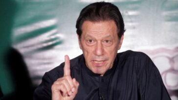 El partido del ex primer ministro de Pakistán encarcelado Khan utiliza IA para un discurso
