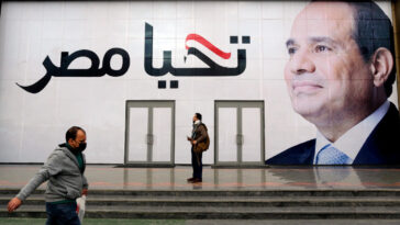 El presidente egipcio Abdel Fattah al-Sisi busca extender su gobierno de mano de hierro después de diez años en el poder
