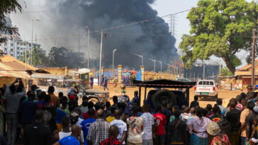 Enfrentamientos en Guinea por el suministro de combustible después de que la explosión en un depósito de petróleo matara al menos a 23 personas