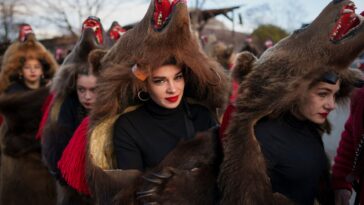 Fotos: Festival anual de osos danzantes en Rumania para 'alejarse de los espíritus malignos'