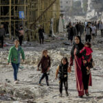Guerra en Gaza: el parlamentario británico-palestino teme que la familia "no sobreviva hasta Navidad"