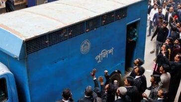 Incendio de tren en Bangladesh mata a cuatro personas mientras la oposición convoca huelga