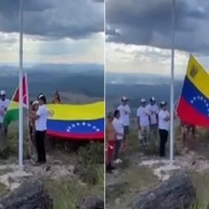 Indígenas de Sierra Paracaima ondean Tricolor Nacional