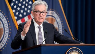 La Fed mantiene las tasas estables e indica que habrá tres recortes en 2024