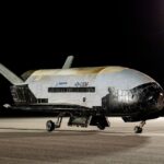 SpaceX lanzará el avión espacial 'espía' de la Fuerza Aérea de EE. UU. el lunes por la noche para otra misión clasificada.  Está previsto que un cohete SpaceX Falcon Heavy despegue a las 8:14 p.m. ET desde el Centro Espacial Kennedy de la NASA en Cabo Cañaveral, Florida.  Esta misión será la séptima del secreto X-37B desde su debut en 2010, y la mayor parte de la carga útil de la nave es clasificada.
