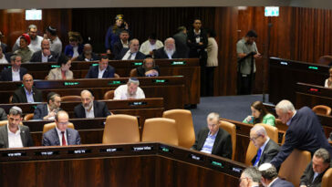 2013 revised budget approval credit: Noam Moskovich Knesset Spokesperson