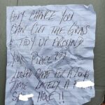 Un hombre recibió una carta enojada de un vecino harto por el estado de su césped